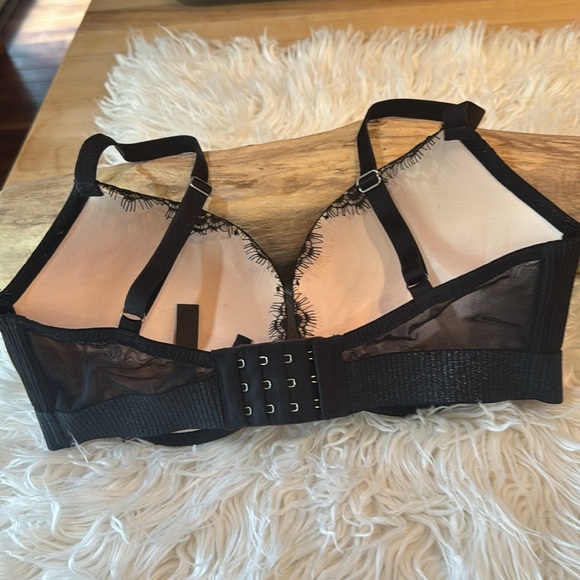 Victoria's Secret Black and Cream Lace Bra(nwot) - Picture 3 of 3